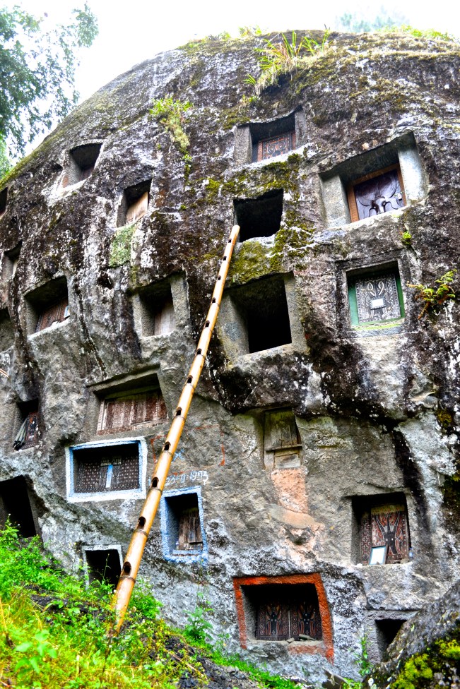 Family members can work for as long as 6 months to chisel away at the rock face. Once the cavity is made, they lift the coffin up using bamboo ladders and rope.