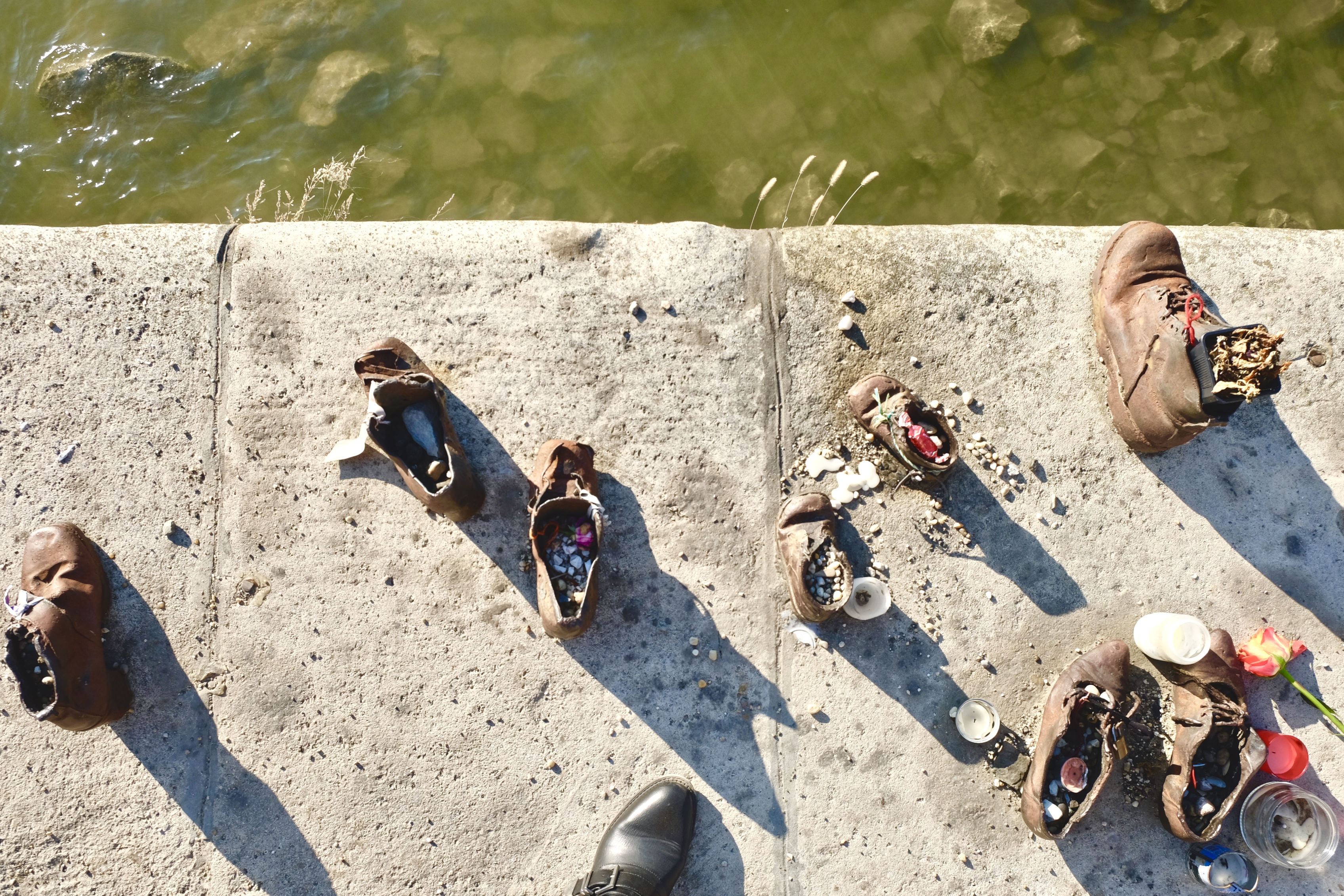 danube monument budapest