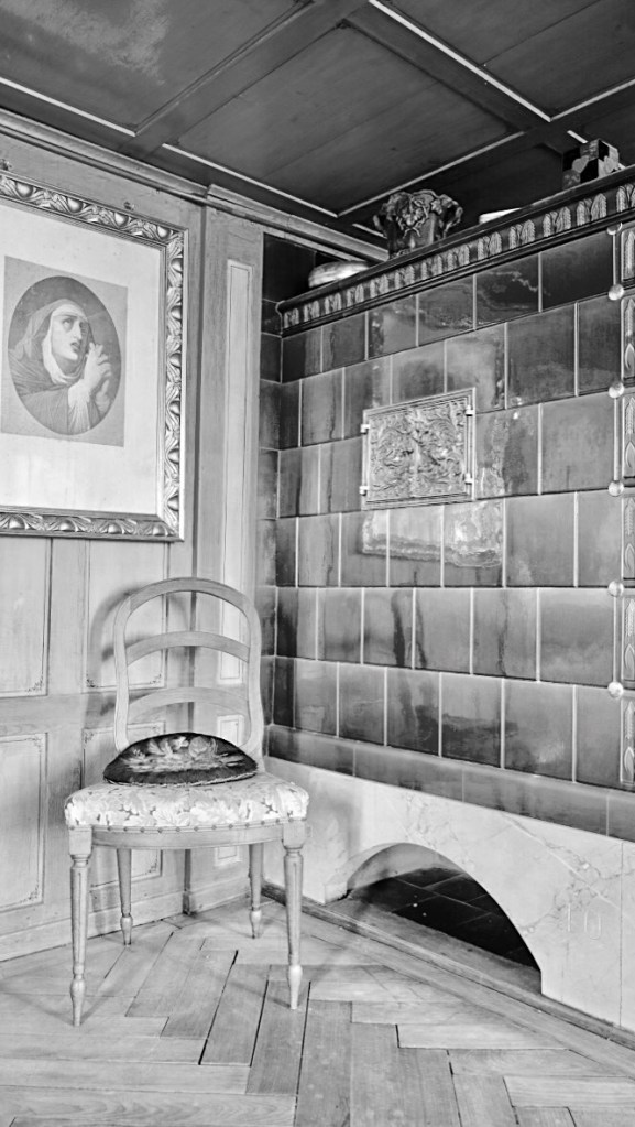 The old 'jury' room furnace and decoration remain.